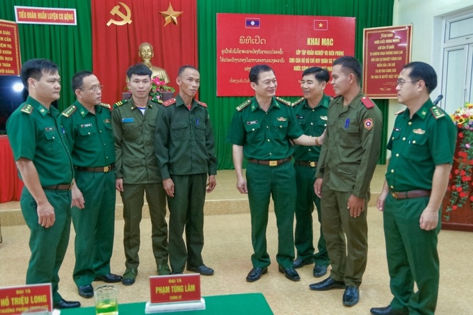 Các đại biểu về dự khai mạc