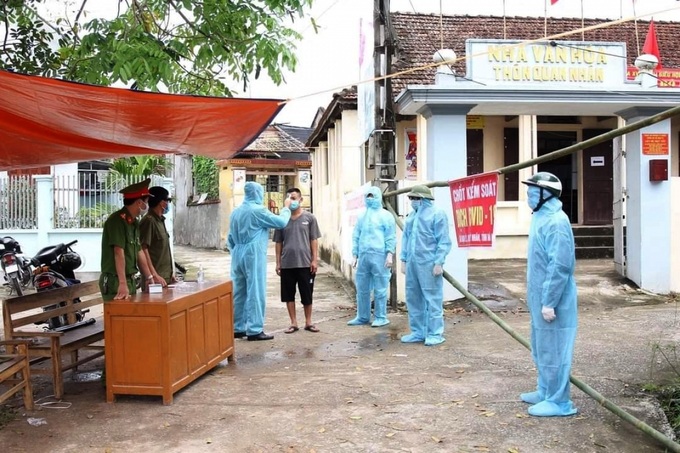Cách ly triệt để, triển khai cao điểm rà soát tất cả người nhập cảnh - Ảnh 2. Cách ly triệt để, triển khai cao điểm rà soát tất cả người nhập cảnh - Ảnh 2.