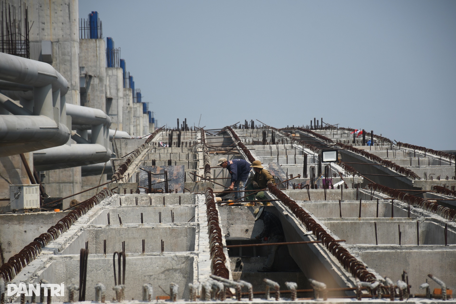 Đập dâng 1.500 tỷ đồng trên sông Trà Khúc lại chậm tiến độ - 9