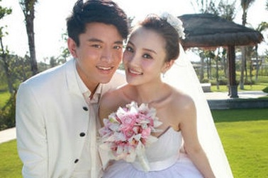 Lý Tiểu Lộ khoe ảnh cưới 