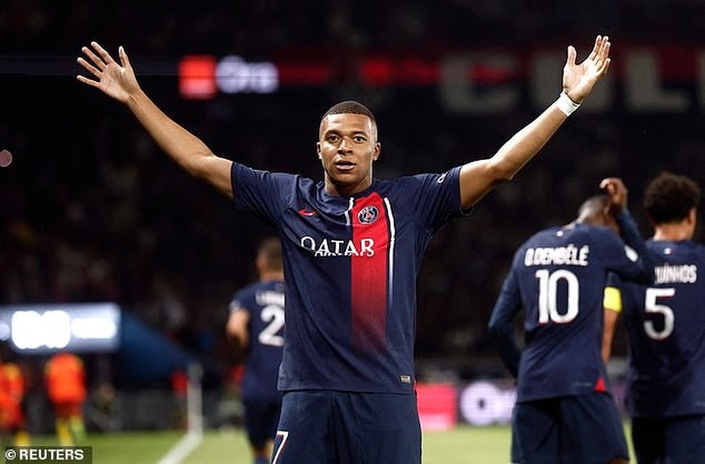 Mbappe lập cú đúp giúp PSG đánh bại á quân Ligue 1 - 2