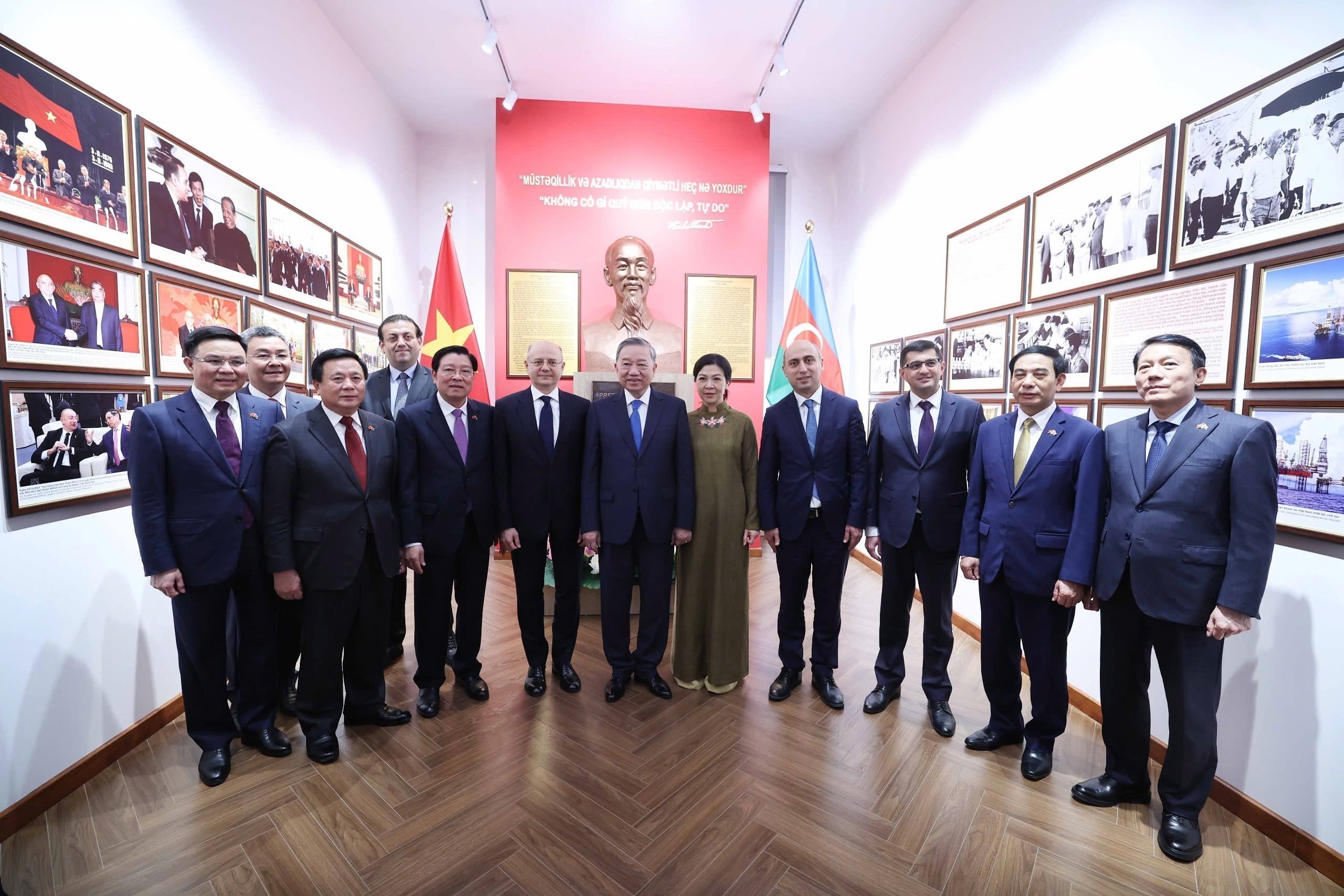 Khánh thành Phòng lưu niệm Chủ tịch Hồ Chí Minh với ngành Dầu khí Việt Nam-Azerbaijan - 1
