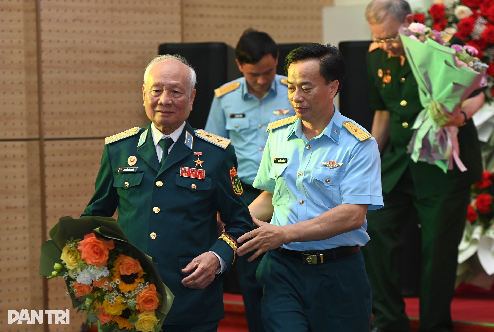 Cựu chiến binh kể thời khắc bắn hạ siêu pháo đài bay B-52 đầu tiên - 10 Cựu chiến binh kể thời khắc bắn hạ siêu pháo đài bay B-52 đầu tiên - 10