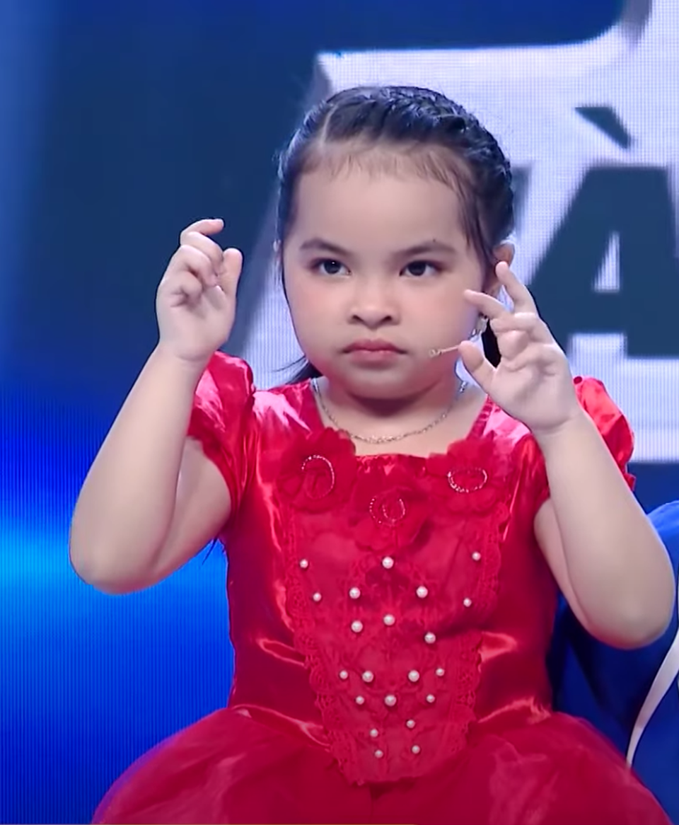 Kinh ngạc trước bé gái 5 tuổi có khả năng tính nhẩm nhanh hơn… máy tính - 2 Kinh ngạc trước bé gái 5 tuổi có khả năng tính nhẩm nhanh hơn… máy tính - 2