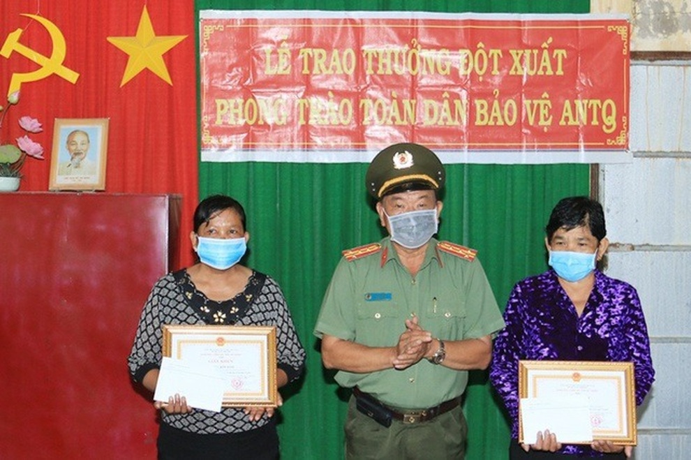 An Giang: Đàn bà, học sinh… dũng cảm xông pha bắt cướp - 3 An Giang: Đàn bà, học sinh… dũng cảm xông pha bắt cướp - 3