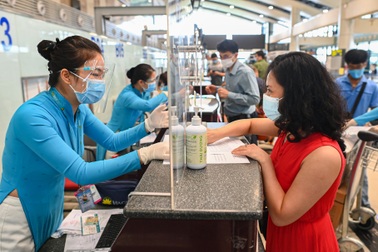 Người về từ TPHCM "cầu cứu" Bộ trưởng GTVT vì khách sạn Hà Nội... hết chỗ