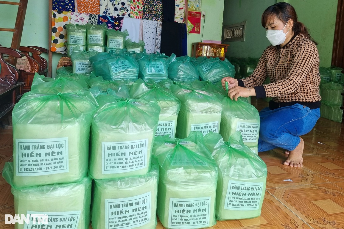 Làm loại bánh dùng để cuốn, chị gái U40 kiếm 15 triệu đồng/tháng - 6 Làm loại bánh dùng để cuốn, chị gái U40 kiếm 15 triệu đồng/tháng - 6