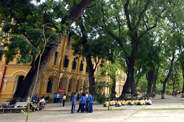 Phóng viên bị... thu phí khi tác nghiệp tại trường Chu Văn An