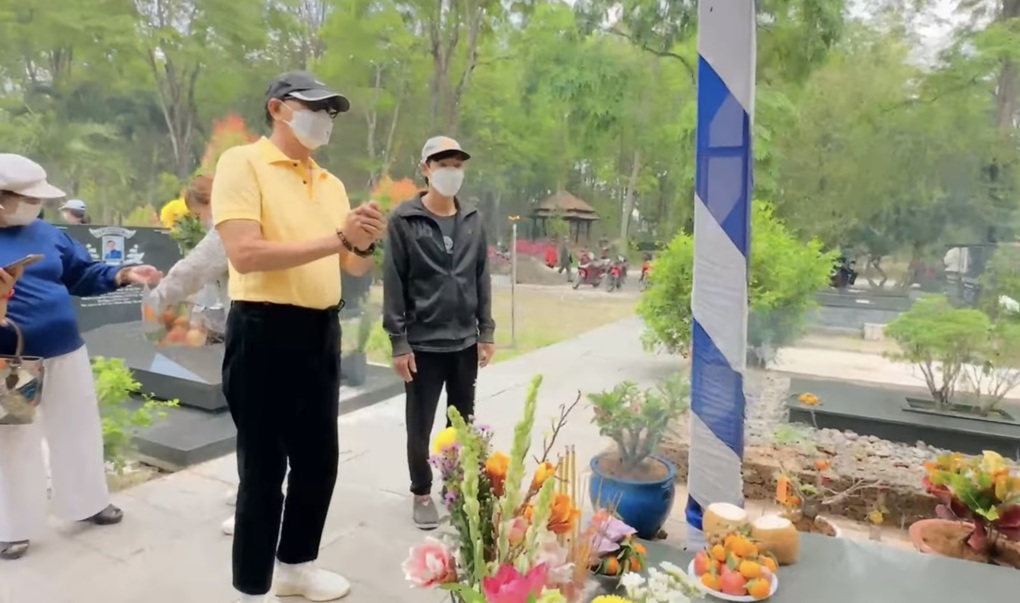 Vụ mộ của Thanh Kim Huệ bị giẫm đạp, NSND Thanh Điền: Tôi đã tự sửa chữa - 1 Vụ mộ của Thanh Kim Huệ bị giẫm đạp, NSND Thanh Điền: Tôi đã tự sửa chữa - 1