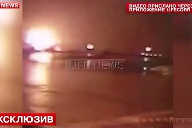 Xuất hiện video mới cho thấy máy bay FlyDubai bốc cháy trước khi tiếp đất