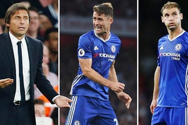 Tức giận, HLV Conte thẳng tay “trảm” hai tội đồ sau trận thua Arsenal