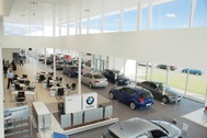 BMW lần đầu tiên bán hơn 200.000 xe trong một tháng