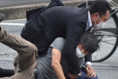 Cận vệ của ông Abe "không tuân thủ quy trình bảo vệ nhân vật VIP"