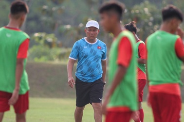 U16 Việt Nam - U16 Singapore: Chiến thắng đầu tiên?
