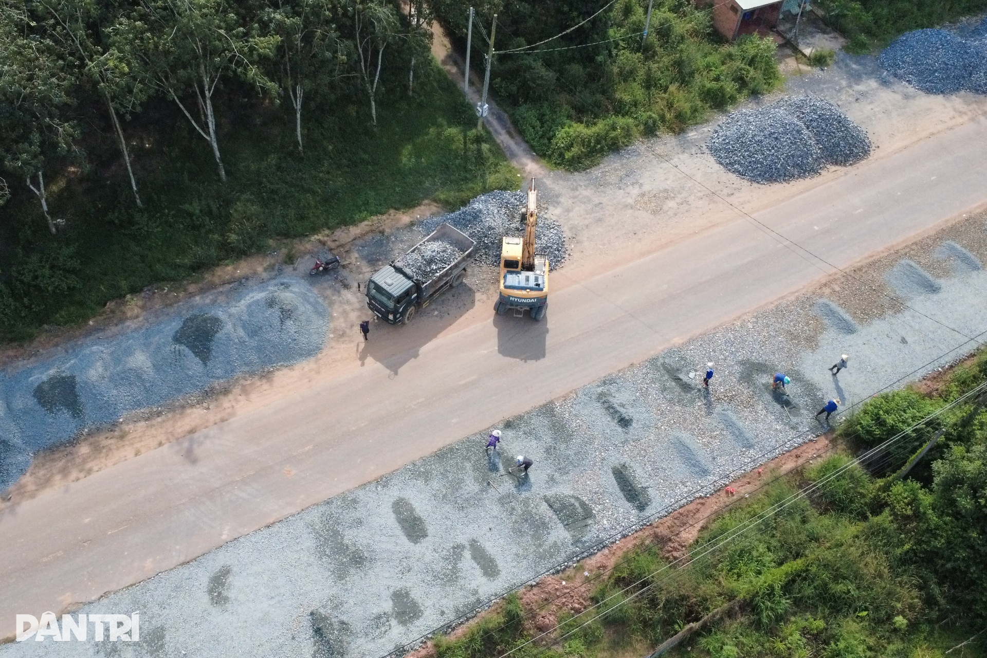 Đường 1.500 tỷ ở Tây Ninh nhộn nhịp thi công sau nhiều tháng “đắp chiếu” - 3 Đường 1.500 tỷ ở Tây Ninh nhộn nhịp thi công sau nhiều tháng “đắp chiếu” - 3