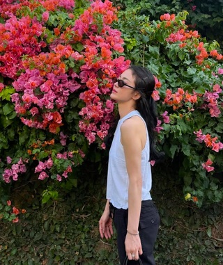 Song Hye Kyo diện váy cúp ngực gợi cảm, khoe nhan sắc không tuổi - 7