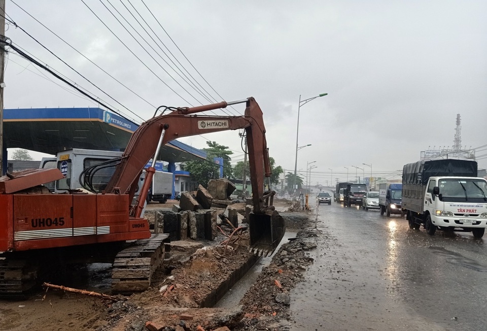 “Mưa vàng” giải nhiệt khắp Miền Tây sau bao ngày nắng hạn - 5 “Mưa vàng” giải nhiệt khắp Miền Tây sau bao ngày nắng hạn - 5