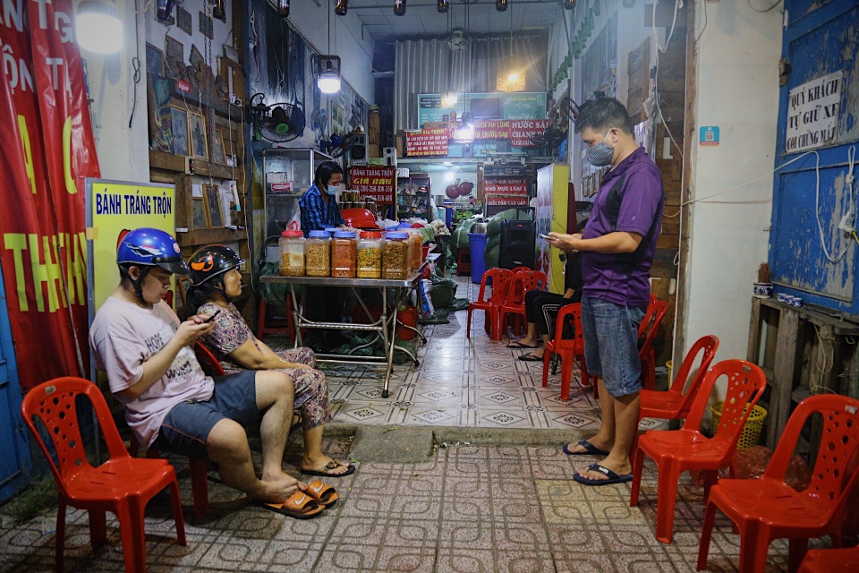 Chàng nghệ sĩ bán bánh tráng trộn thu nhập 20 triệu đồng/tháng - 9 Chàng nghệ sĩ bán bánh tráng trộn thu nhập 20 triệu đồng/tháng - 9
