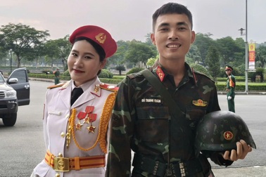 Nữ chiến sĩ vác kèn 19kg từng gây sốt, cùng chồng góp mặt ở sự kiện A80