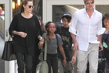 Angelina Jolie sẽ nhận thêm con nuôi?