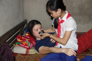 Cảm động bức thư của bé gái lớp 4 cầu xin mọi người cứu bố mẹ