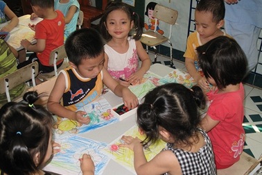 Trường mầm non bận rộn “giữ chân” trẻ