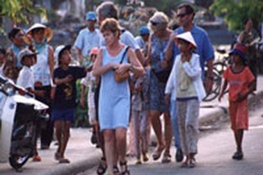 Bao giờ du khách hết bị "chặt chém"? 