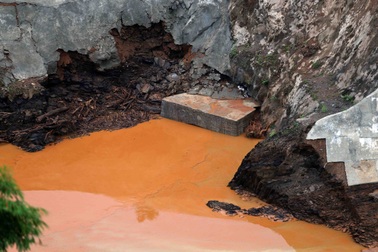 Huy động toàn lực tìm kiếm 15 người mất tích trong sự cố thủy điện