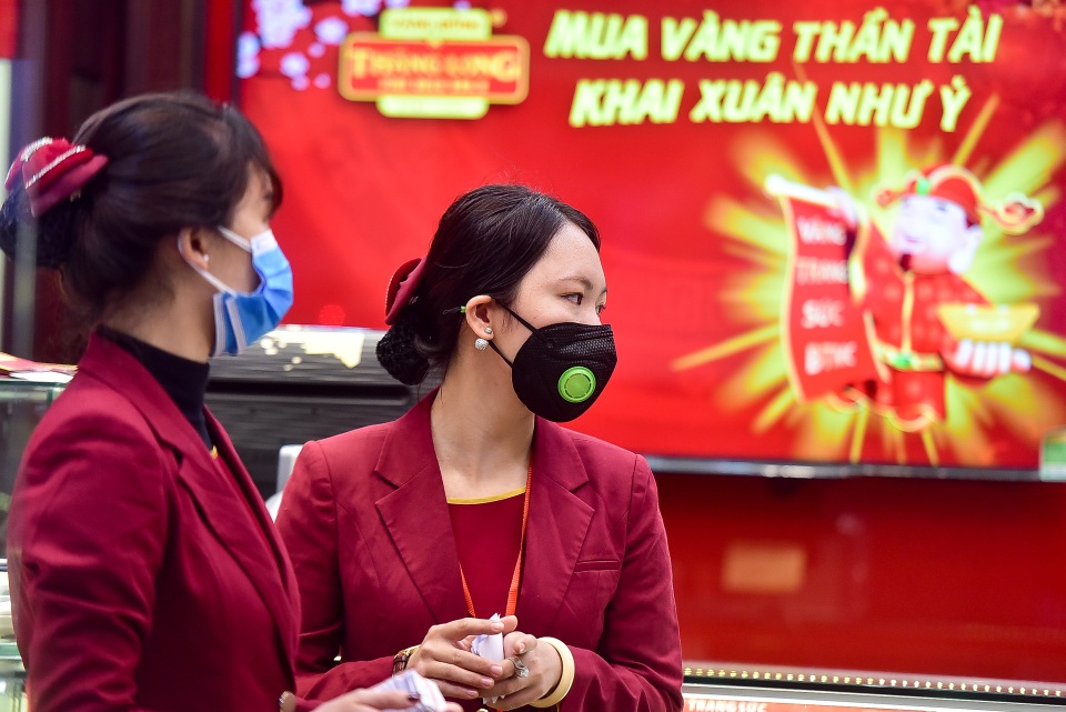 Sợ dịch Corona, phố vàng Hà Nội vắng vẻ, đìu hiu trong ngày vía Thần Tài - 8 Sợ dịch Corona, phố vàng Hà Nội vắng vẻ, đìu hiu trong ngày vía Thần Tài - 8