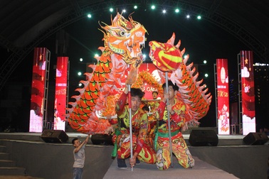 Lân, địa rộn ràng phố Tết Trung thu