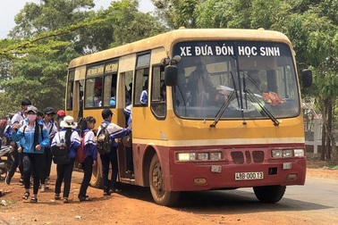 Kiến nghị dành quyền “ưu tiên” cho ô tô đưa đón học sinh