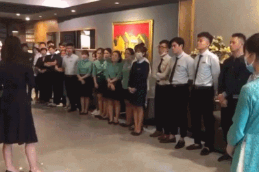 Quản lý khách sạn ở Hà Nội bật khóc khi cho nhân viên nghỉ việc vì Covid-19