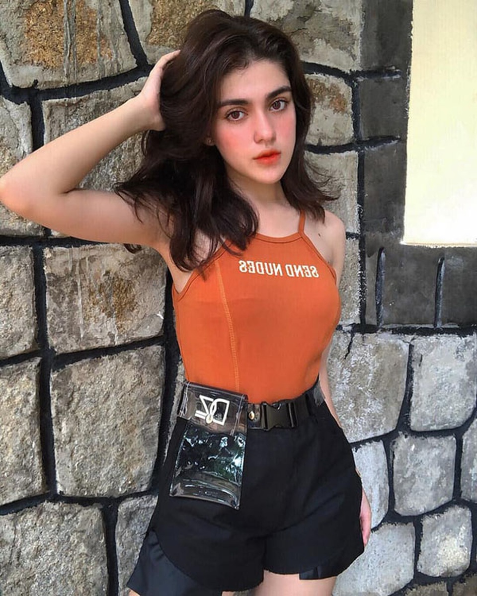 Nữ sinh Việt lai Tây tư vấn cách mặc áo 2 dây, crop top - 9 Nữ sinh Việt lai Tây tư vấn cách mặc áo 2 dây, crop top - 9