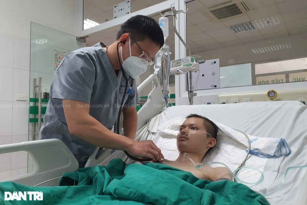 Chàng trai mắc viêm phổi được bạn đọc giúp đỡ hơn 500 triệu đồng - 2 Chàng trai mắc viêm phổi được bạn đọc giúp đỡ hơn 500 triệu đồng - 2