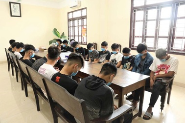 Khởi tố nhóm thanh, thiếu niên đi xe máy đánh võng trên đường phố