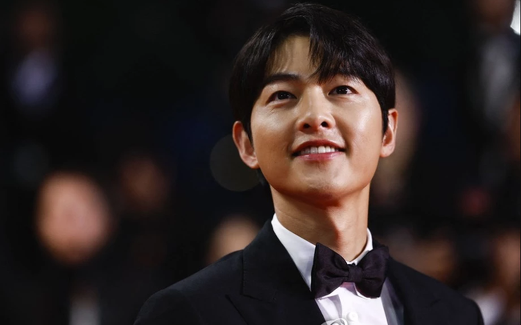 Song Joong Ki lộ diện bảnh bao, khẳng định vợ con là điều quan trọng nhất - 3 Song Joong Ki lộ diện bảnh bao, khẳng định vợ con là điều quan trọng nhất - 3