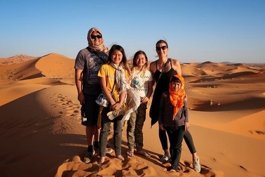 Gia đình “du mục” vừa nuôi 3 con vừa đi du lịch vòng quanh thế giới