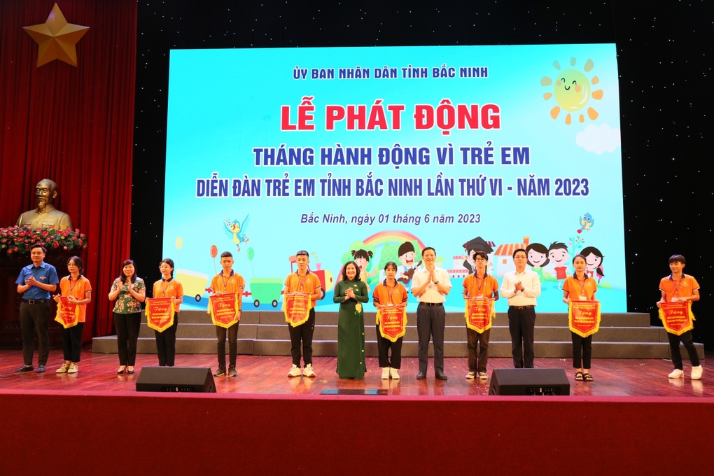 Lãnh đạo Bộ LĐ-TBXH phát động Tháng hành động vì trẻ em - 1 Lãnh đạo Bộ LĐ-TBXH phát động Tháng hành động vì trẻ em - 1
