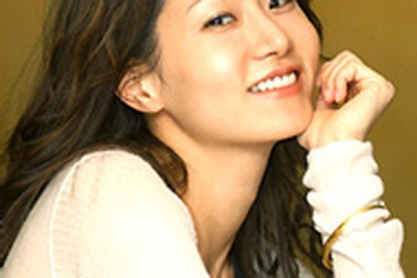 Nữ diễn viên Shin Eun Kyung bị mù mắt trái