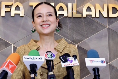 Madam Pang chơi đẹp, chi số tiền lớn cho Liên đoàn bóng đá Thái Lan