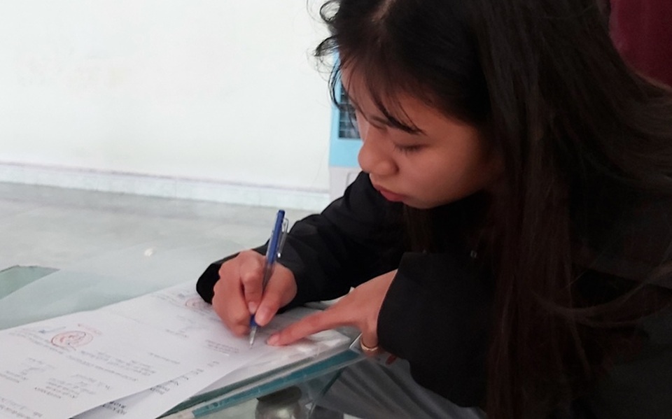 Bạn đọc Dân trí cùng chính quyền địa phương tiếp tục chung tay chăm lo cho 3 chị em mồ côi - 1 Bạn đọc Dân trí cùng chính quyền địa phương tiếp tục chung tay chăm lo cho 3 chị em mồ côi - 1