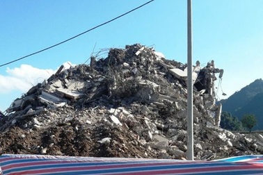 Tòa “Keangnam Tây Bắc” bị đánh sập hoàn toàn sau một tuần phá hủy