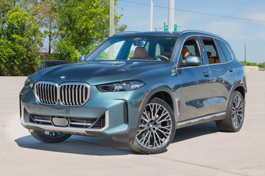 Triệu hồi xe BMW X5 và X7 vì nguy cơ bung bảng điều khiển