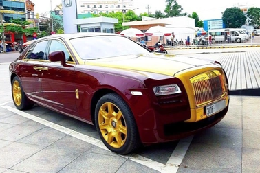 Hạ giá xe Rolls-Royce mạ vàng 1,2 tỷ đồng để tìm khách mua
