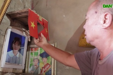 Bố và chị gái bị đuối nước qua đời, mẹ bỏ đi, bé 6 tuổi bơ vơ