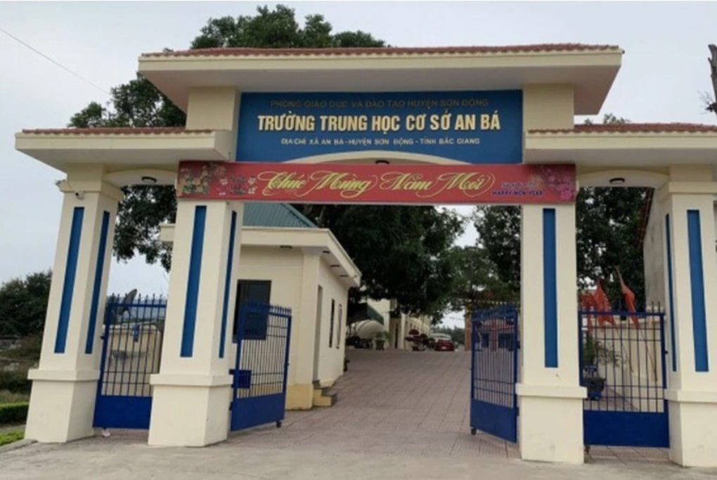 Khó tin nữ sinh lớp 7 sinh con, bố mẹ mới biết... con có bầu - 1 Khó tin nữ sinh lớp 7 sinh con, bố mẹ mới biết... con có bầu - 1