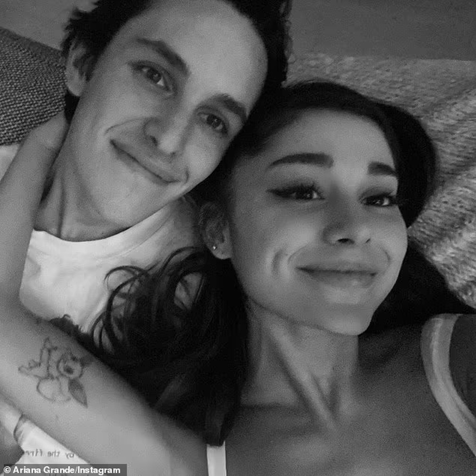 Ariana Grande bí mật kết hôn - 4 Ariana Grande bí mật kết hôn - 4