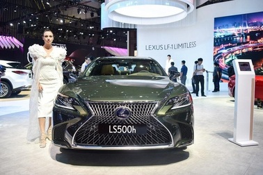 Lexus LS 500h phiên bản đặc biệt 2020 chào khách hàng Việt