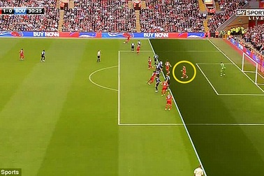 Tranh cãi: Quên luật việt vị mới, trọng tài giúp Liverpool chiến thắng