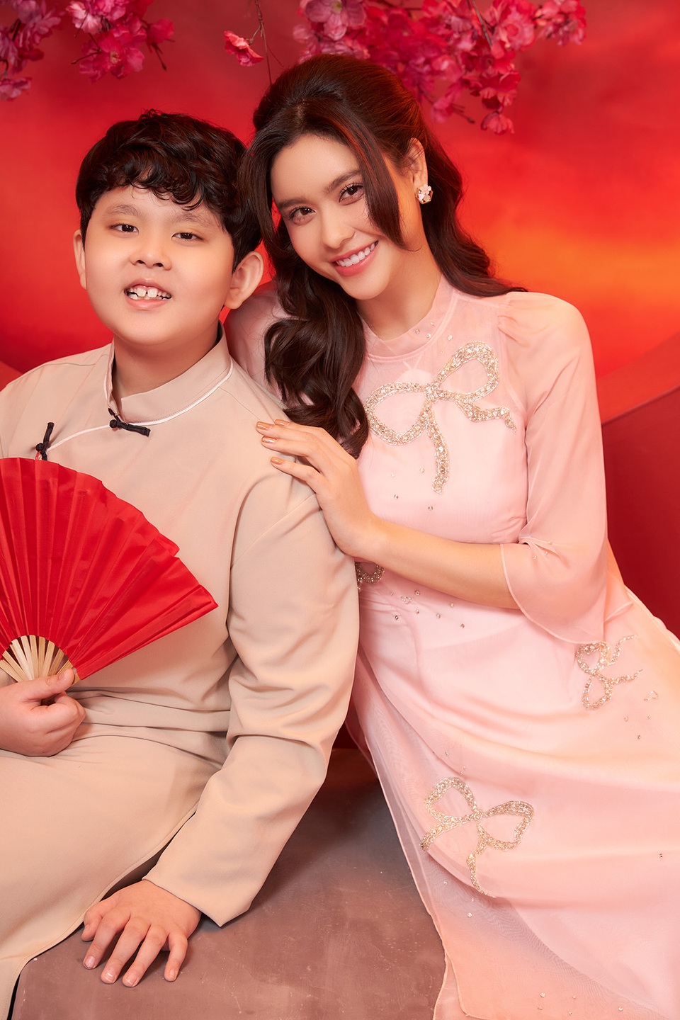 Con trai Trương Quỳnh Anh lớn phổng phao, chững chạc bên mẹ trong ảnh Tết - 3 Con trai Trương Quỳnh Anh lớn phổng phao, chững chạc bên mẹ trong ảnh Tết - 3